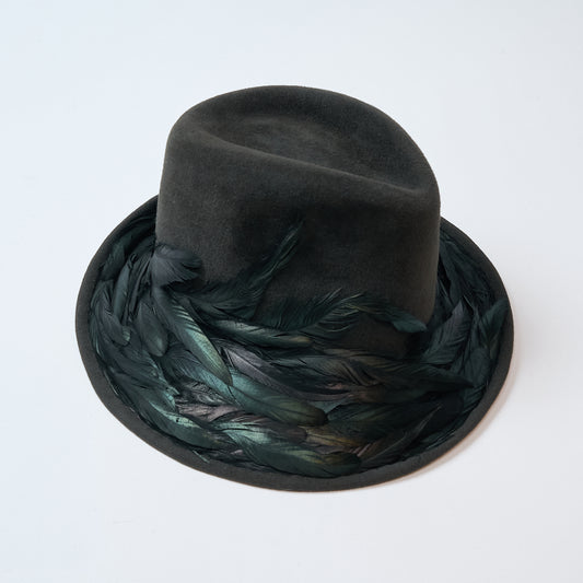 Felt hat (with black feather)