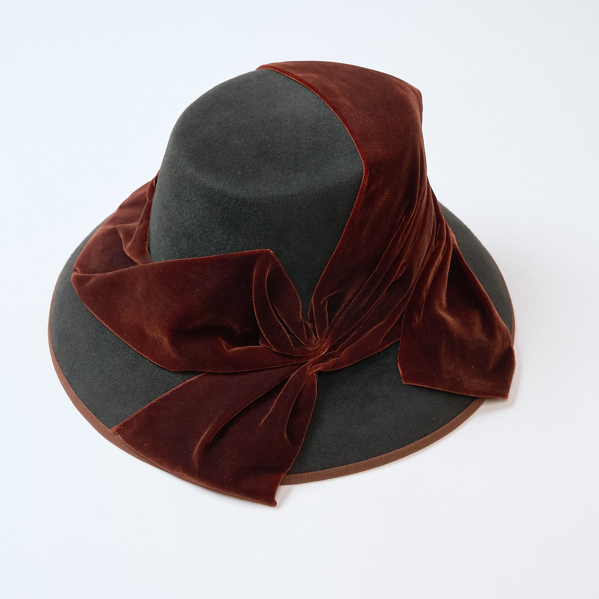 Felt hat with velvet ribbon