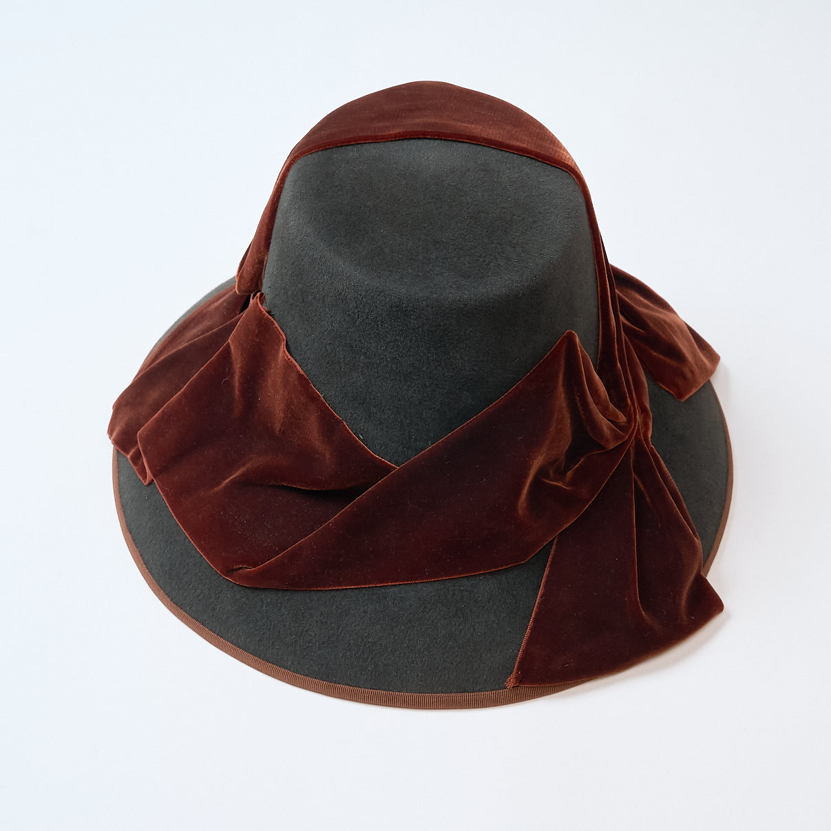 Felt hat with velvet ribbon