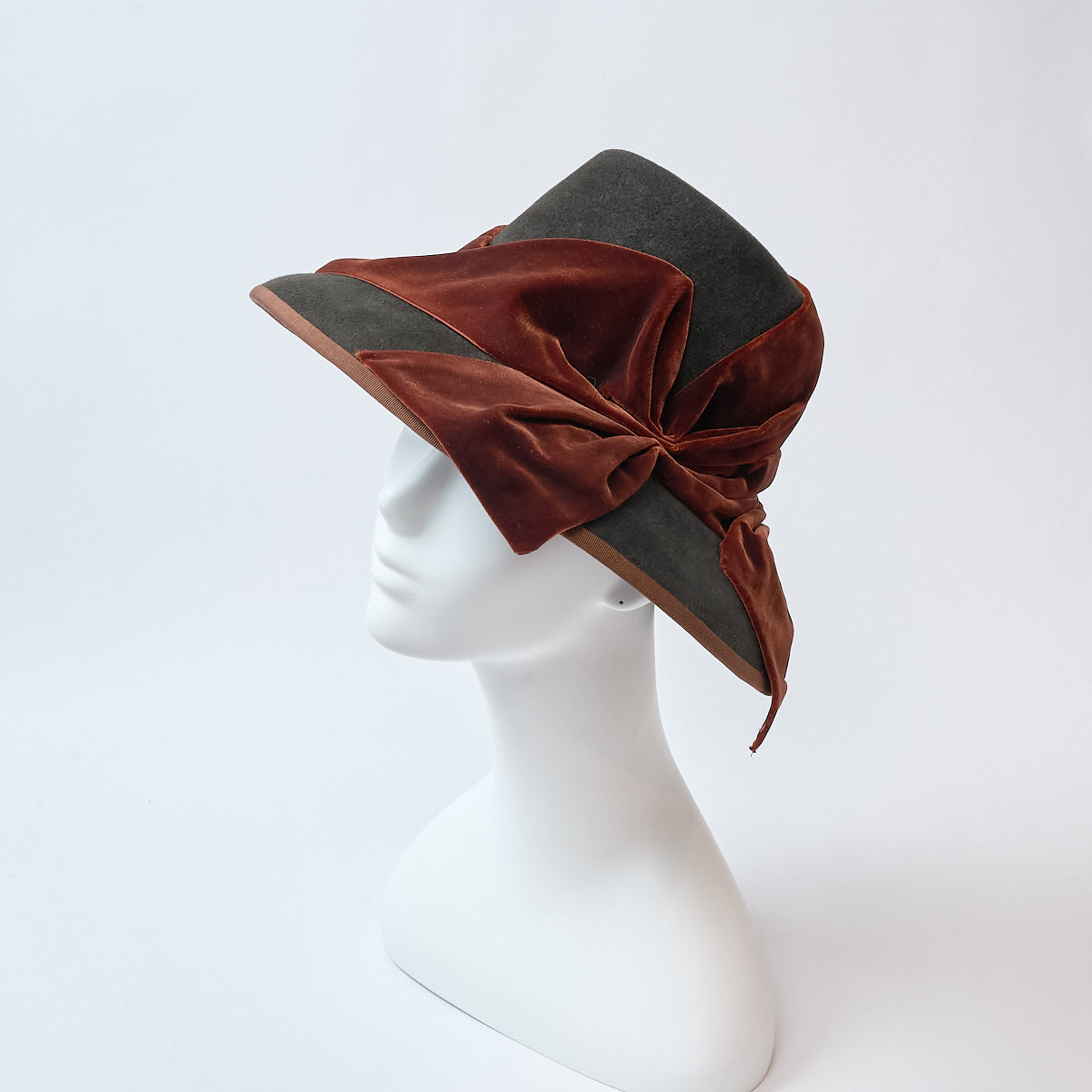 Felt hat with velvet ribbon