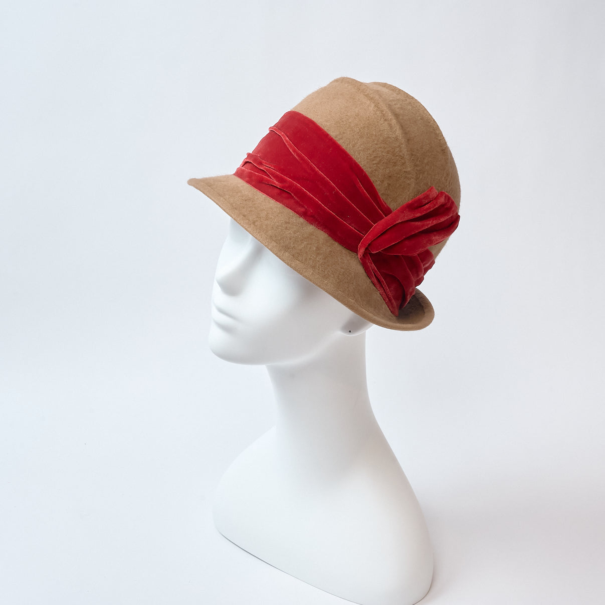 Felt hat with velvet ribbon