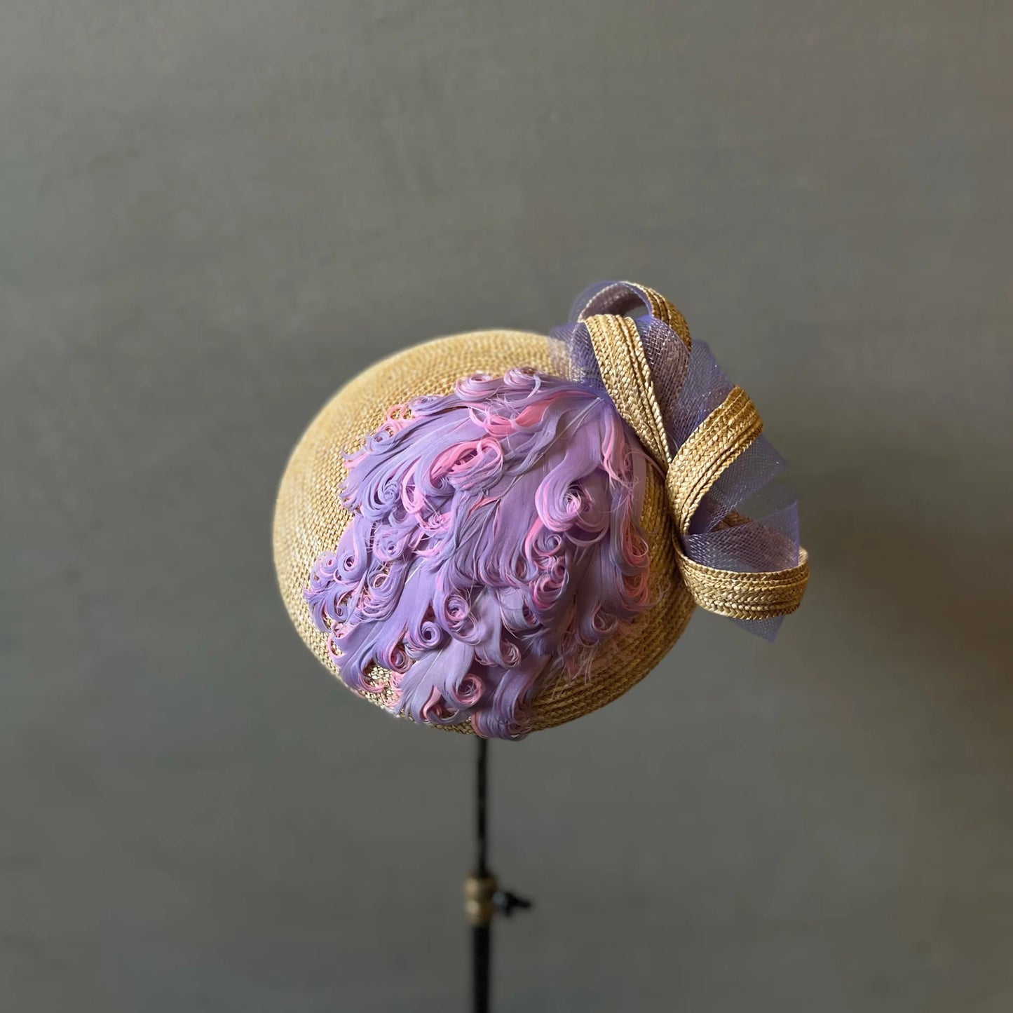 Extra fine straw Feathers & twist biscuit