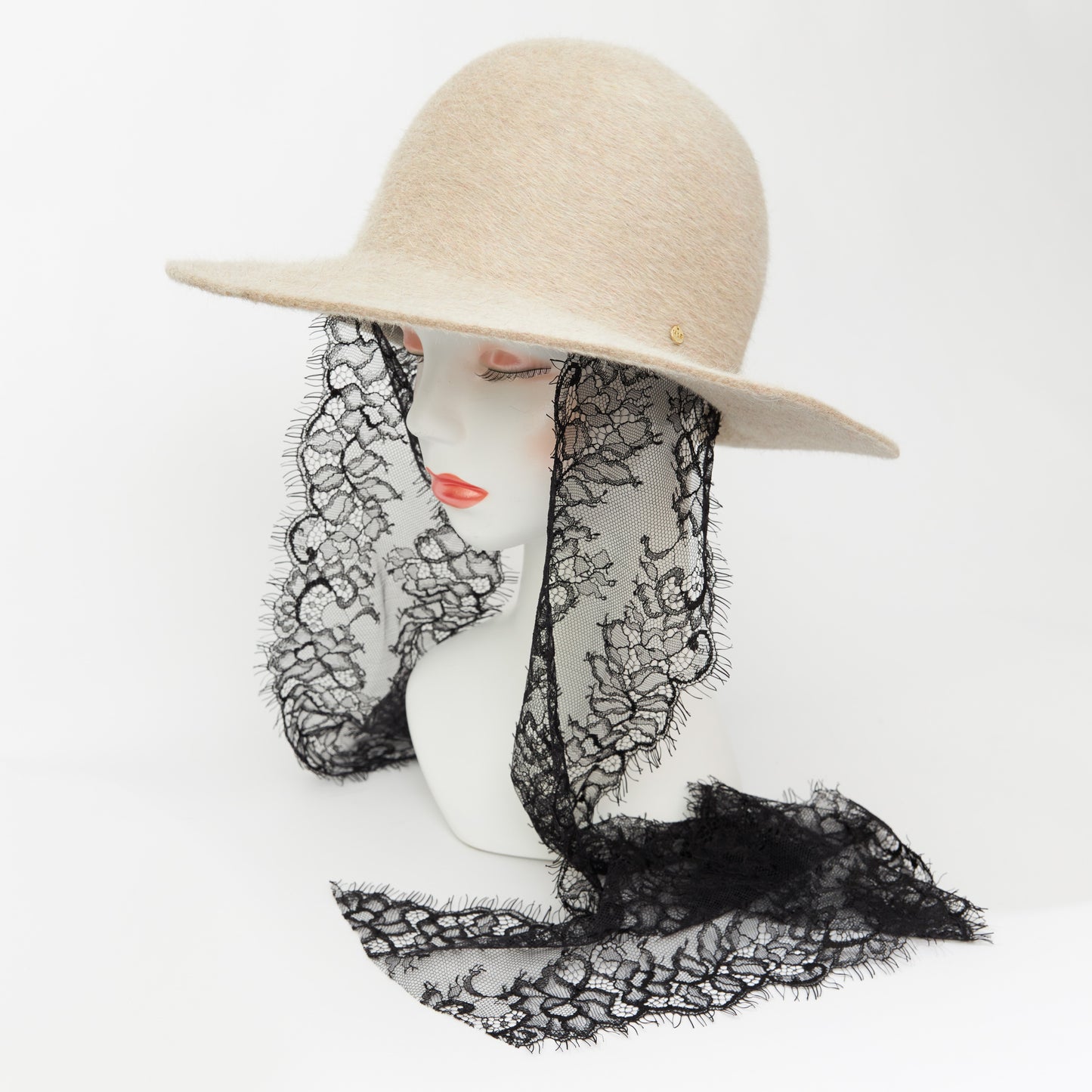 Lace Capeline