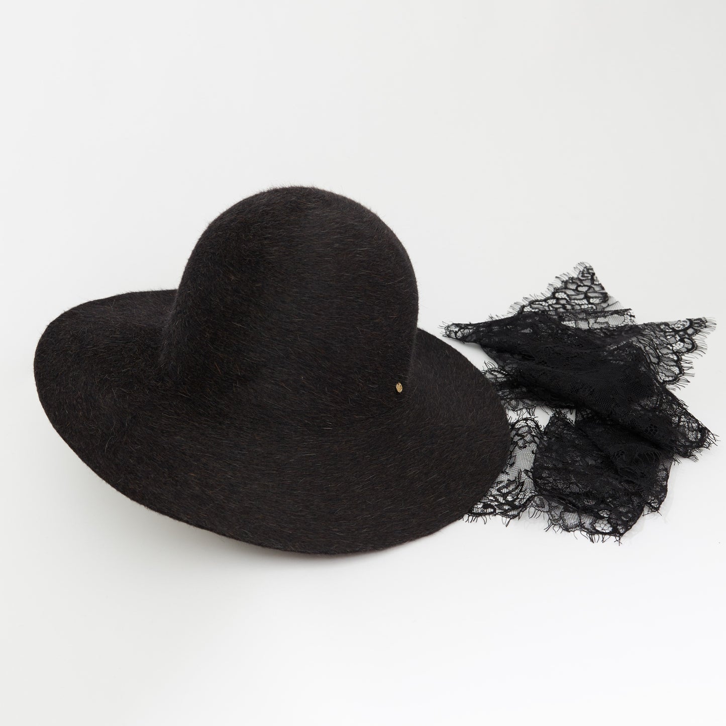 Lace Capeline