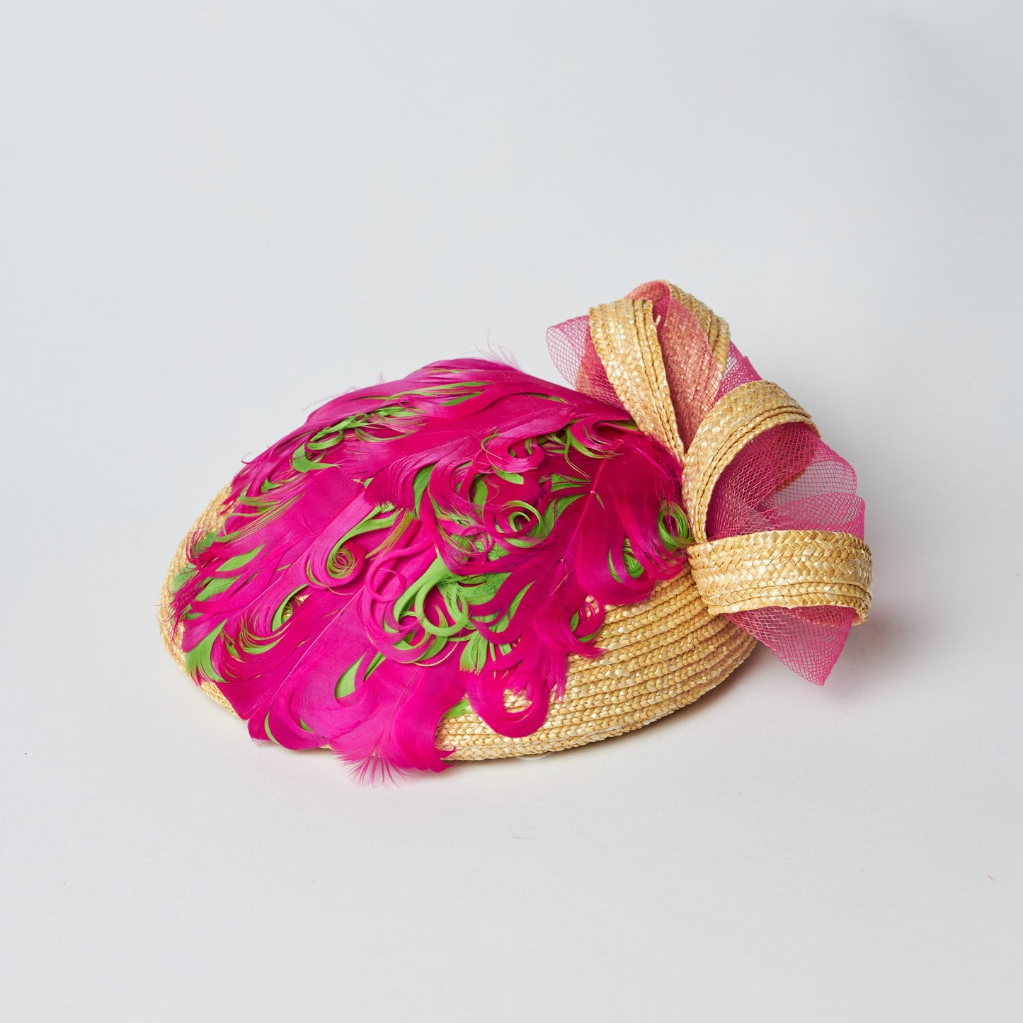 Extra fine straw Feathers & twist biscuit