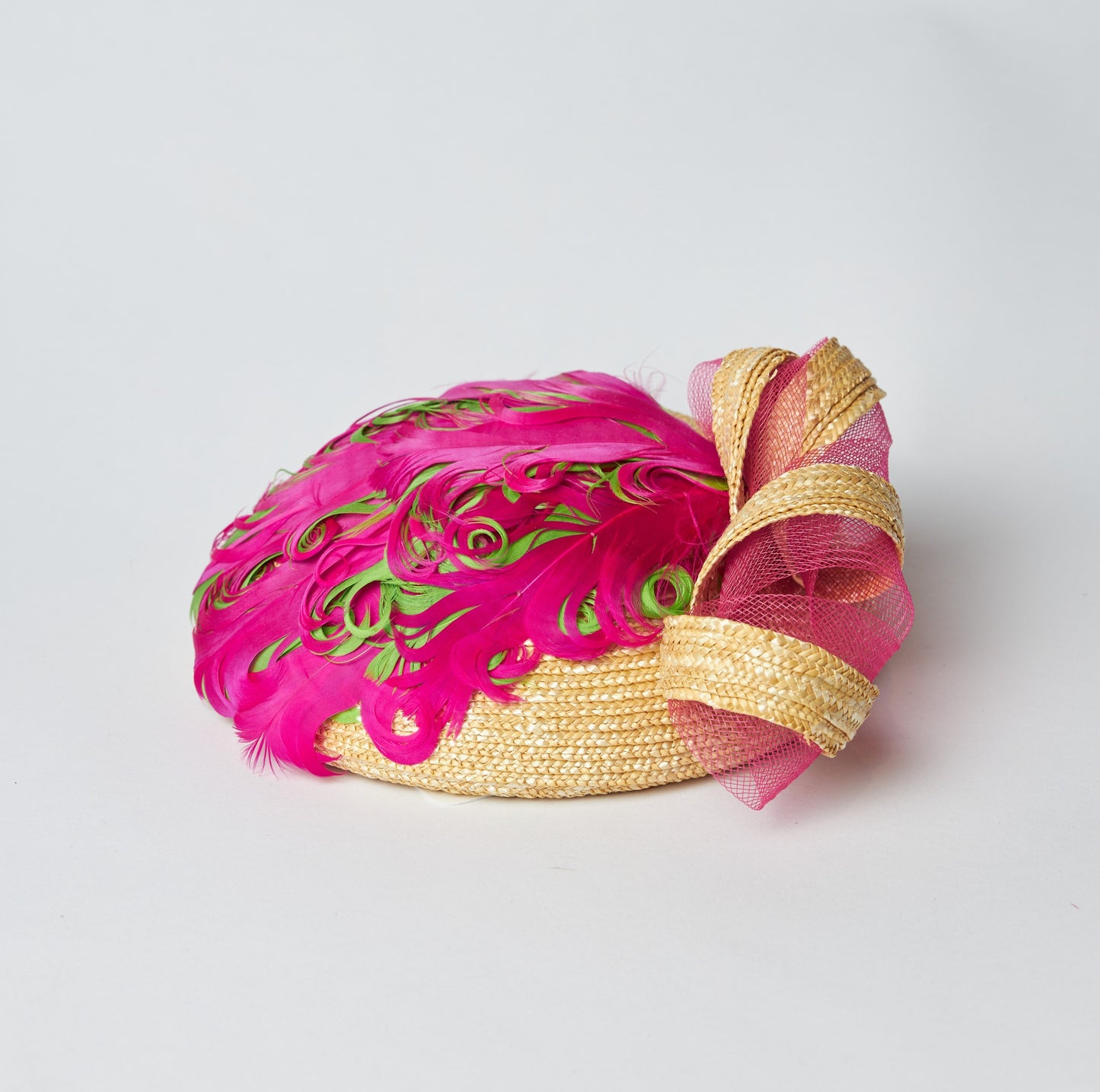 Extra fine straw Feathers & twist biscuit