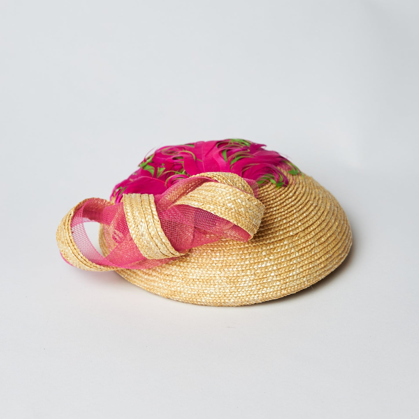 Extra fine straw Feathers & twist biscuit