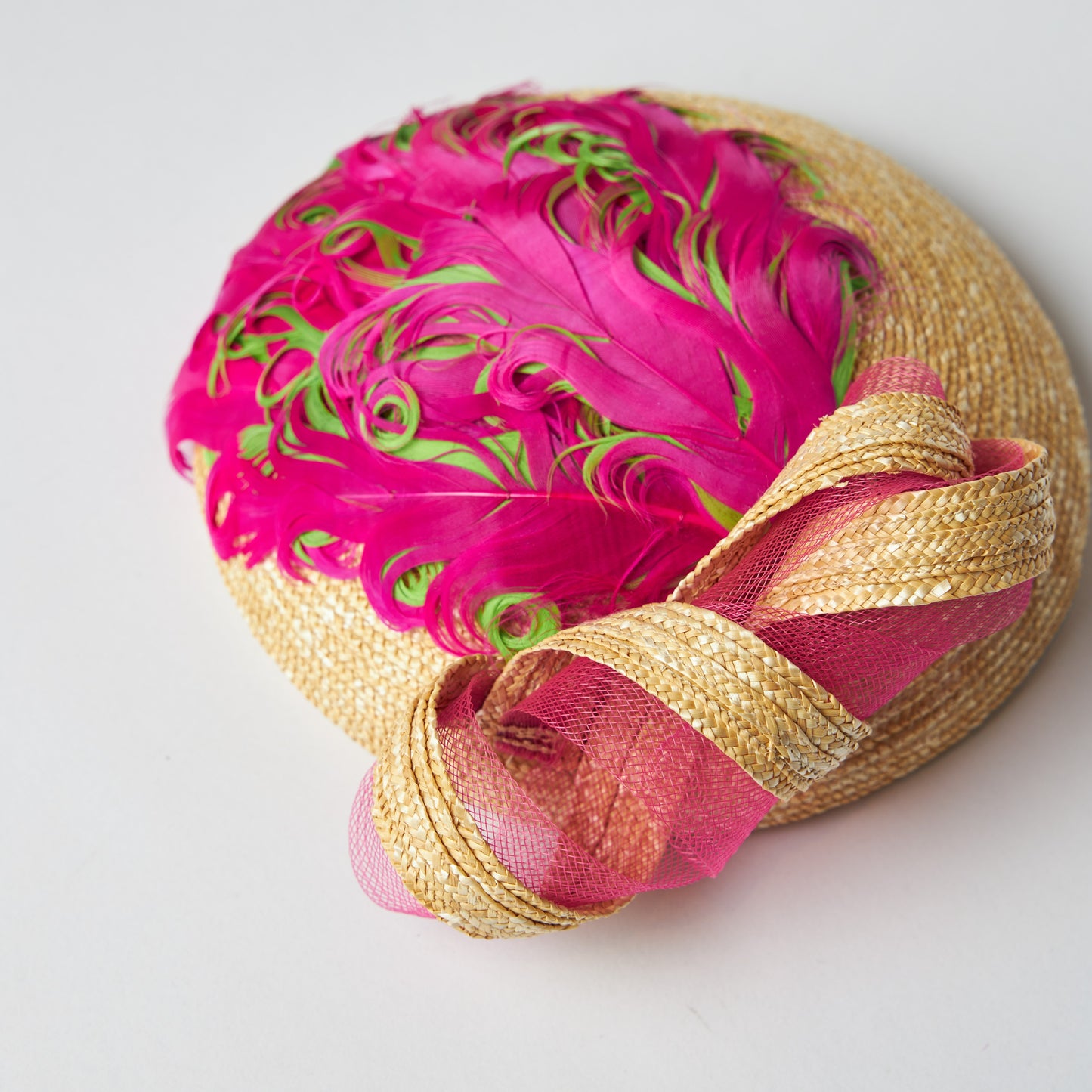 Extra fine straw Feathers & twist biscuit