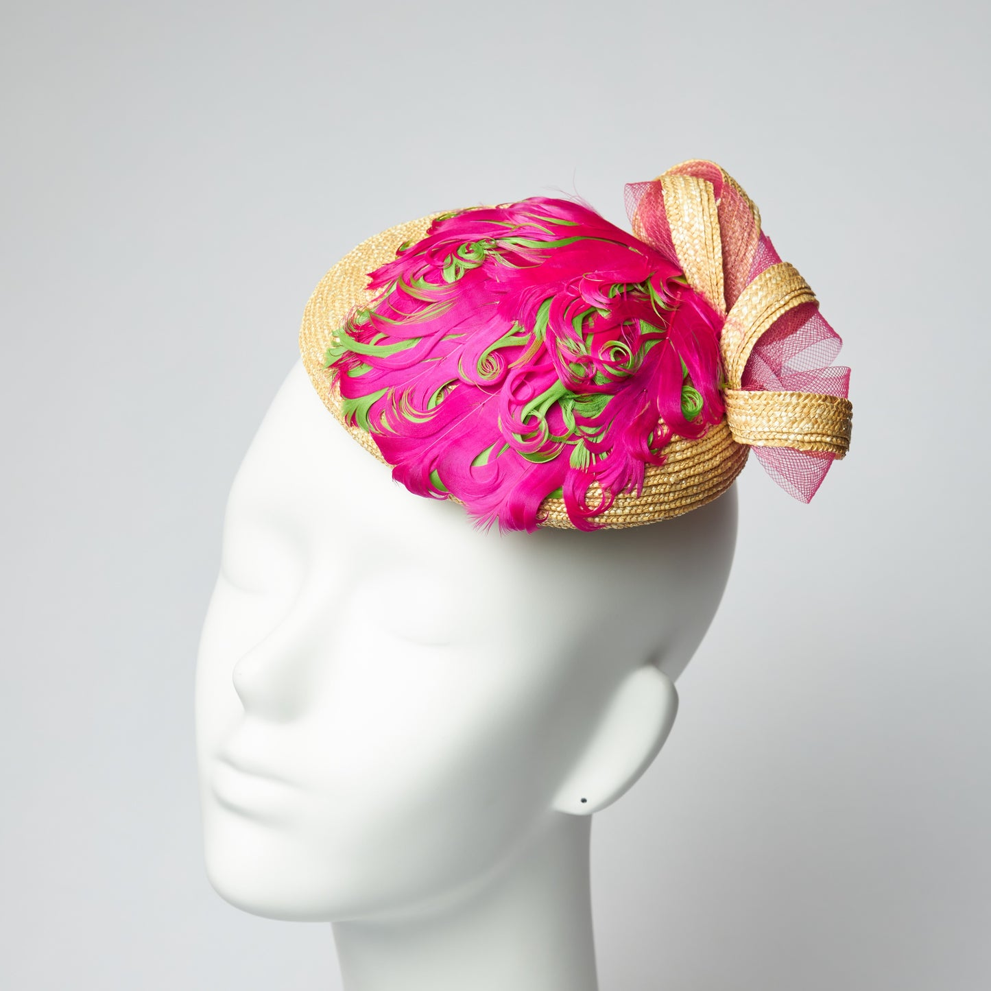 Extra fine straw Feathers & twist biscuit