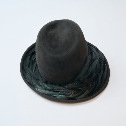 Felt hat (with black feather)