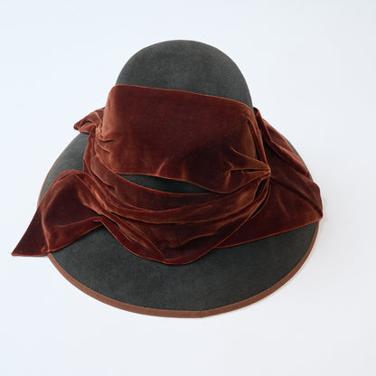 Felt hat with velvet ribbon