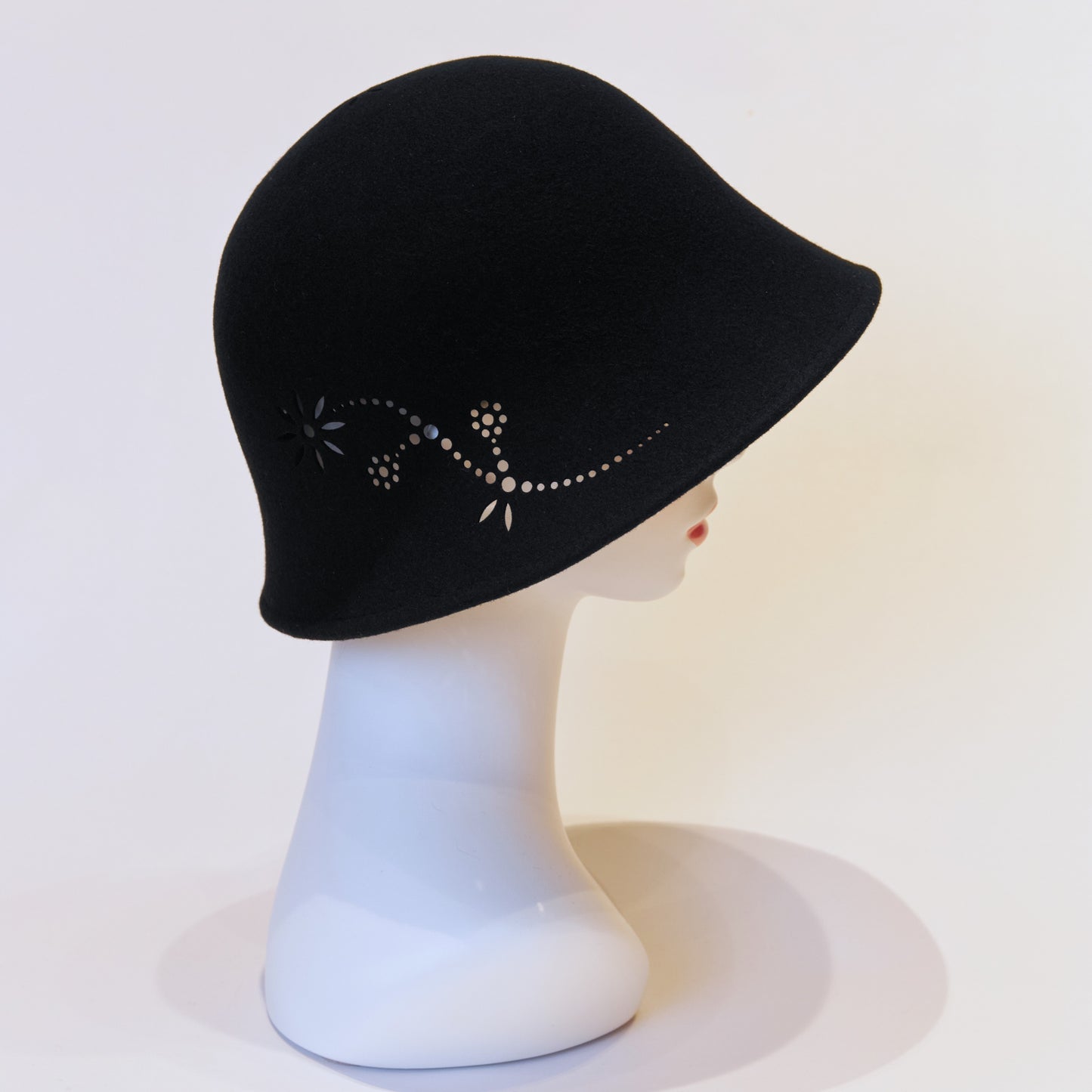 WOOL FLOWER BELL HAT